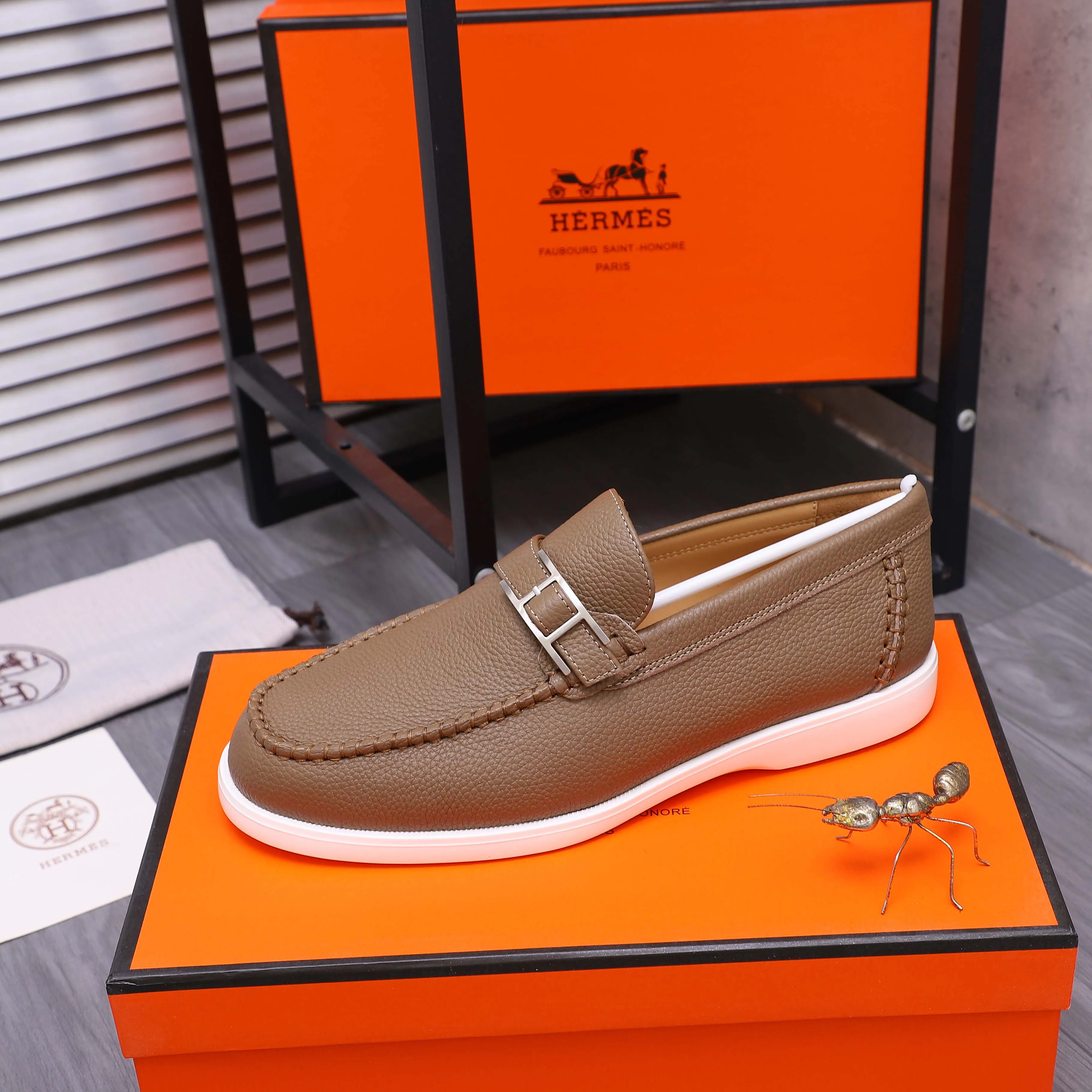 Men's shoes 💰p560 Product trademark: HERMES "Hermes" casual slip-on men's shoes. Regular size: 38-46 (45.46 is custom-made and non-returnable) Product materials: Selected pebbled cowhide upper, cowhide lining, original foam rubber ultra-light sole